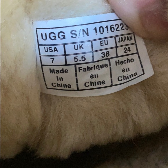 UGGS Boots - Picture 7 of 7